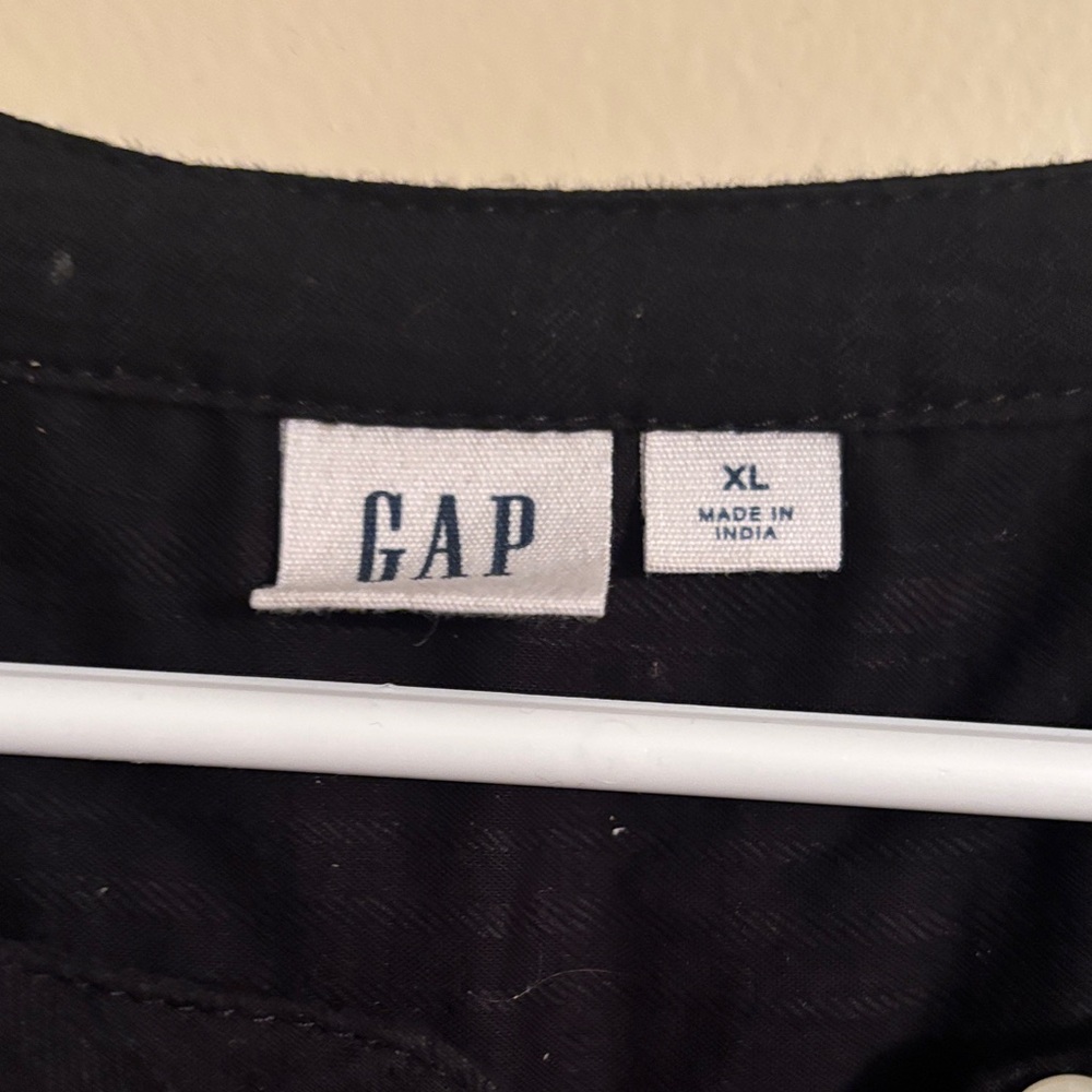 GAP Black Sleeveless Blouse with Buttons - Picture 2 of 2